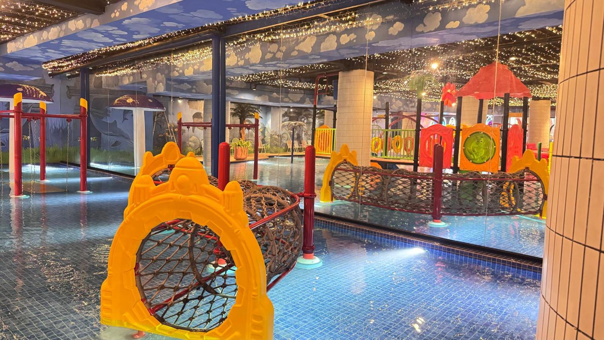 Yellow Bee Resort Cililitan Jakarta Exterior foto