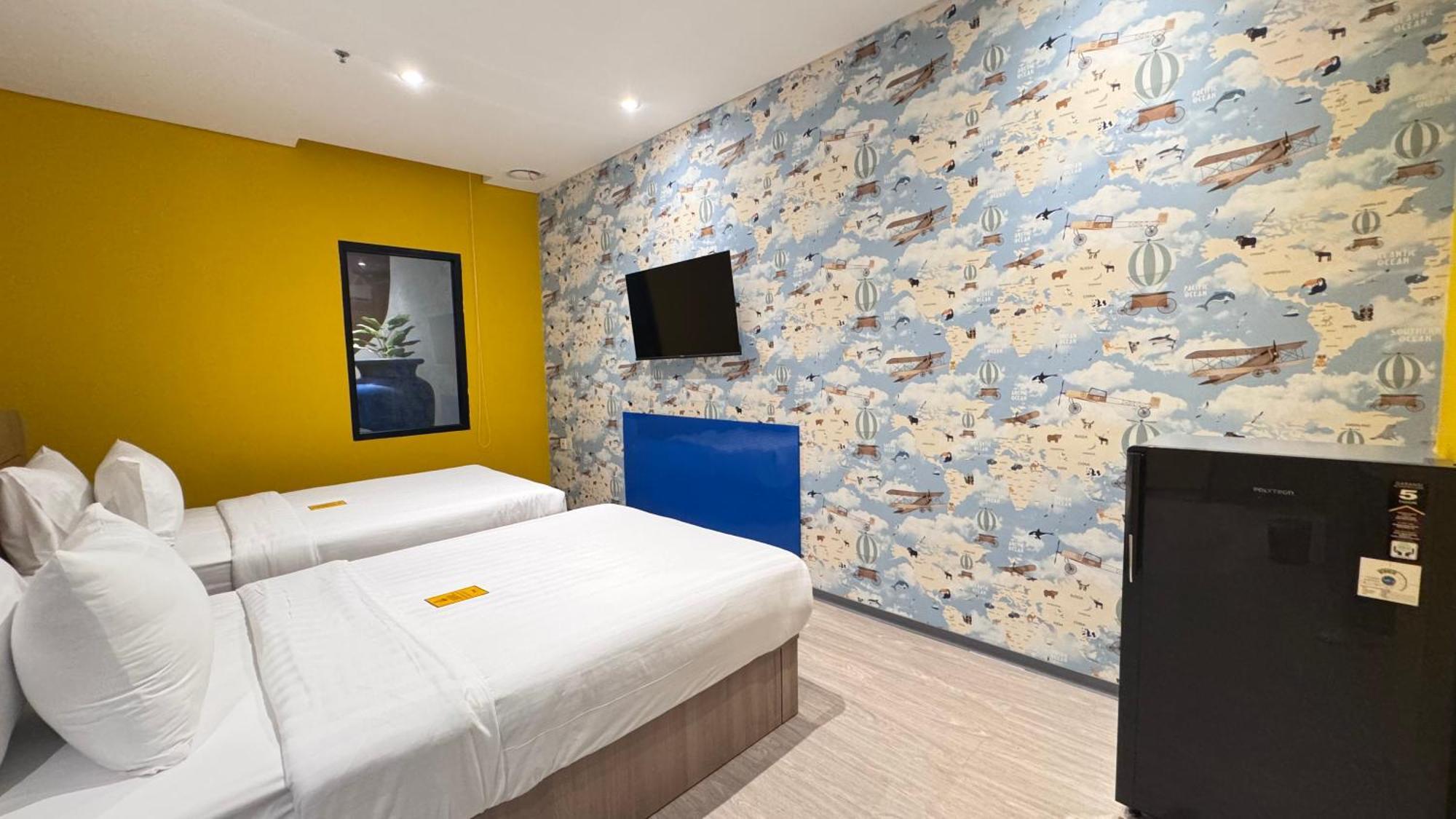 Yellow Bee Resort Cililitan Jakarta Exterior foto