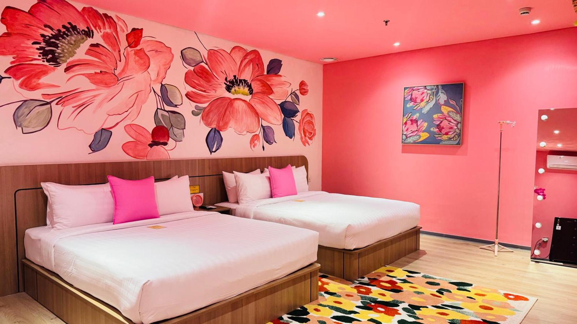 Yellow Bee Resort Cililitan Jakarta Exterior foto