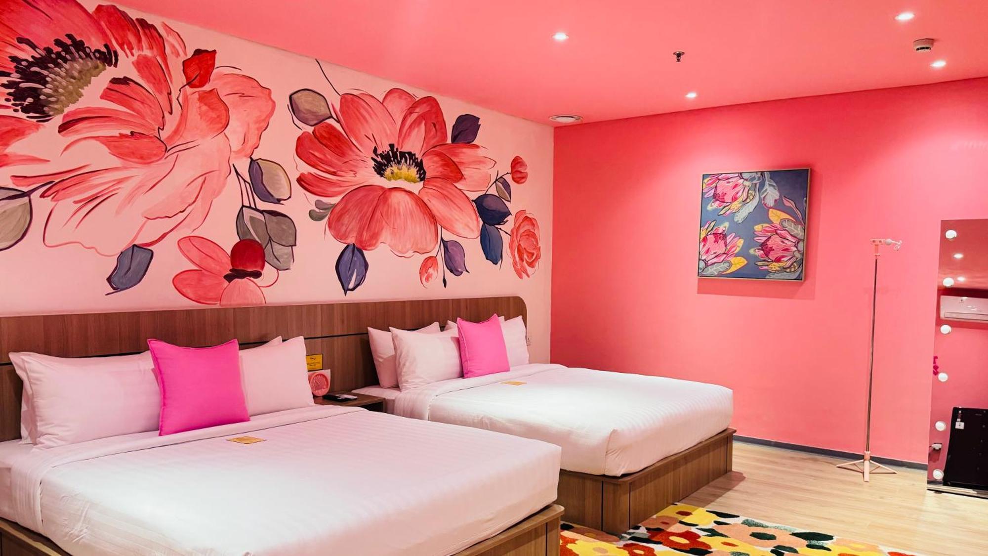 Yellow Bee Resort Cililitan Jakarta Exterior foto