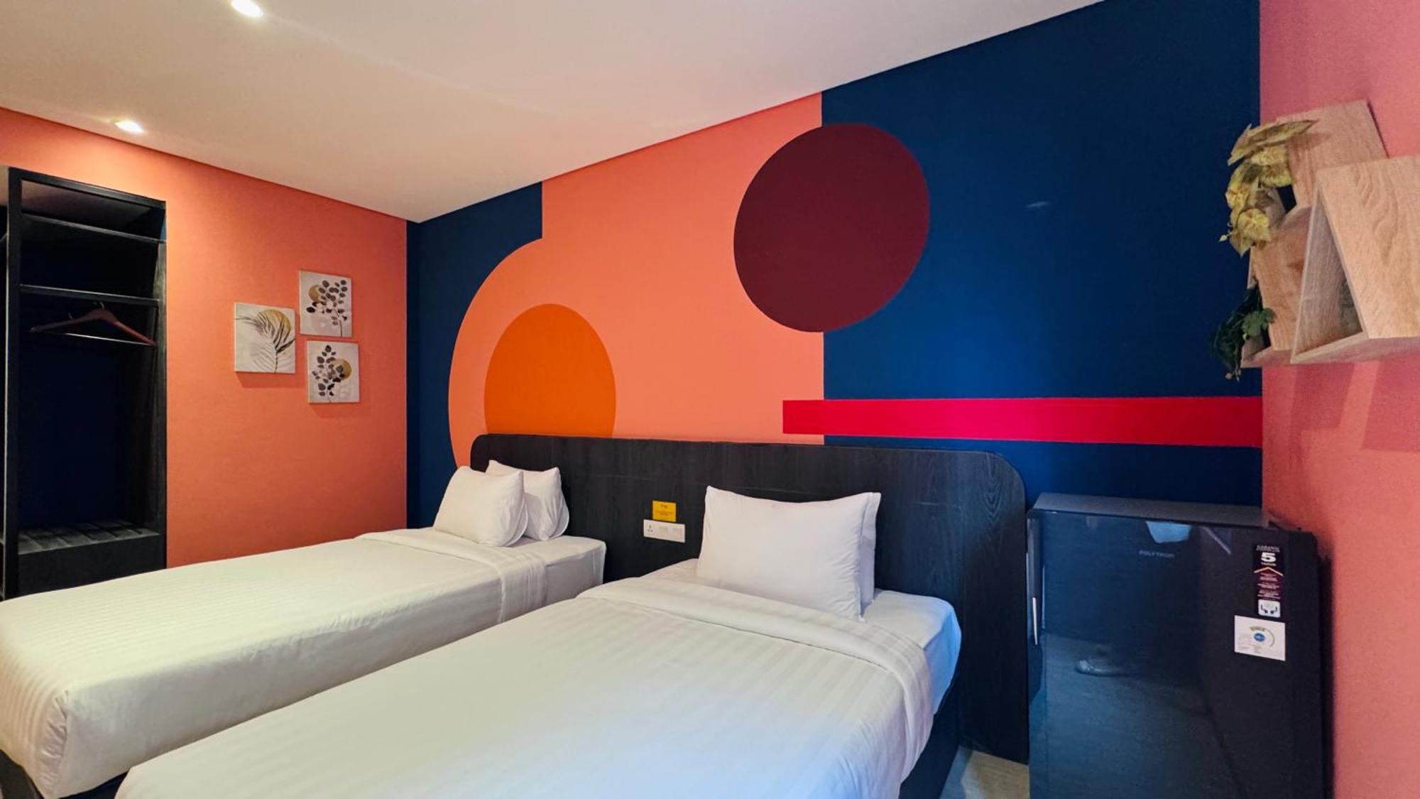 Yellow Bee Resort Cililitan Jakarta Exterior foto