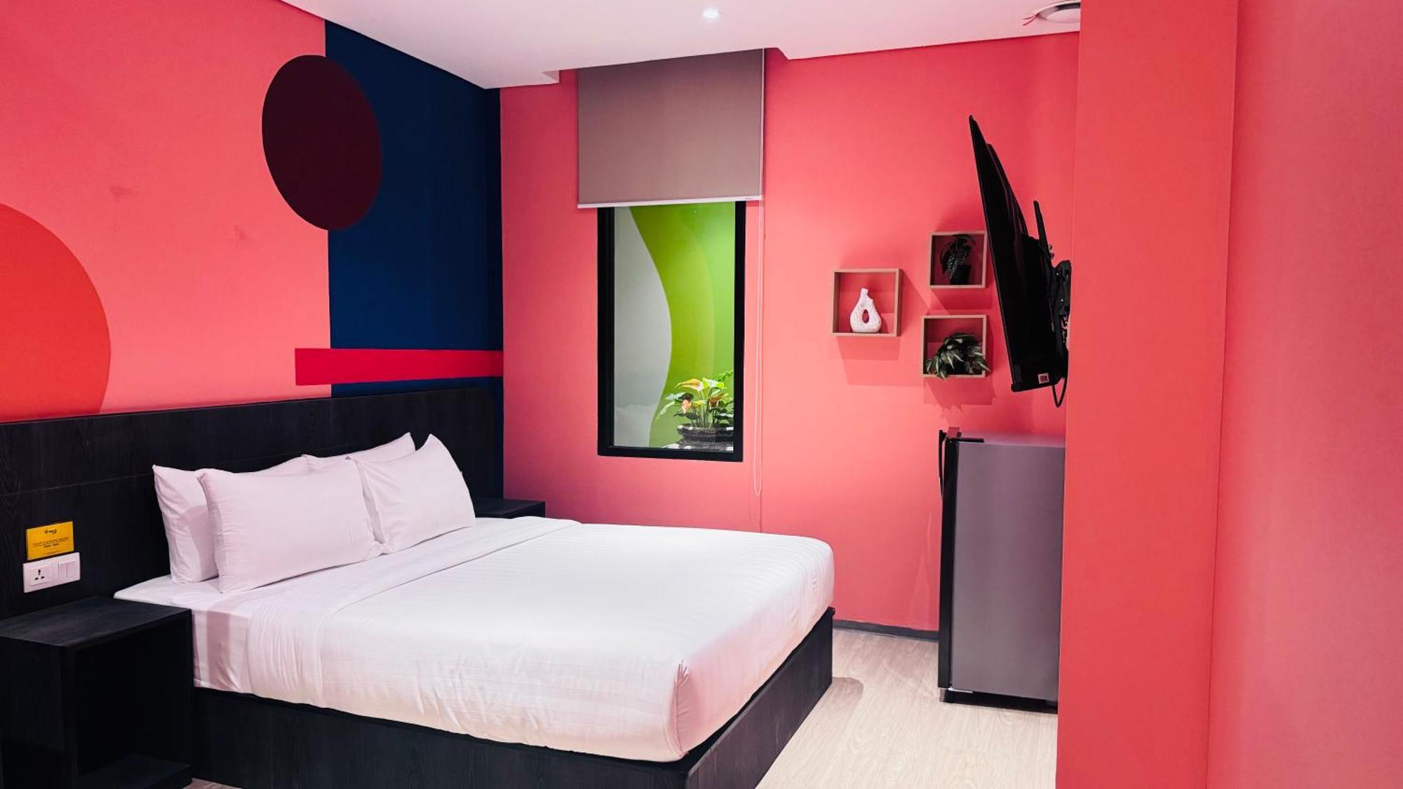 Yellow Bee Resort Cililitan Jakarta Exterior foto