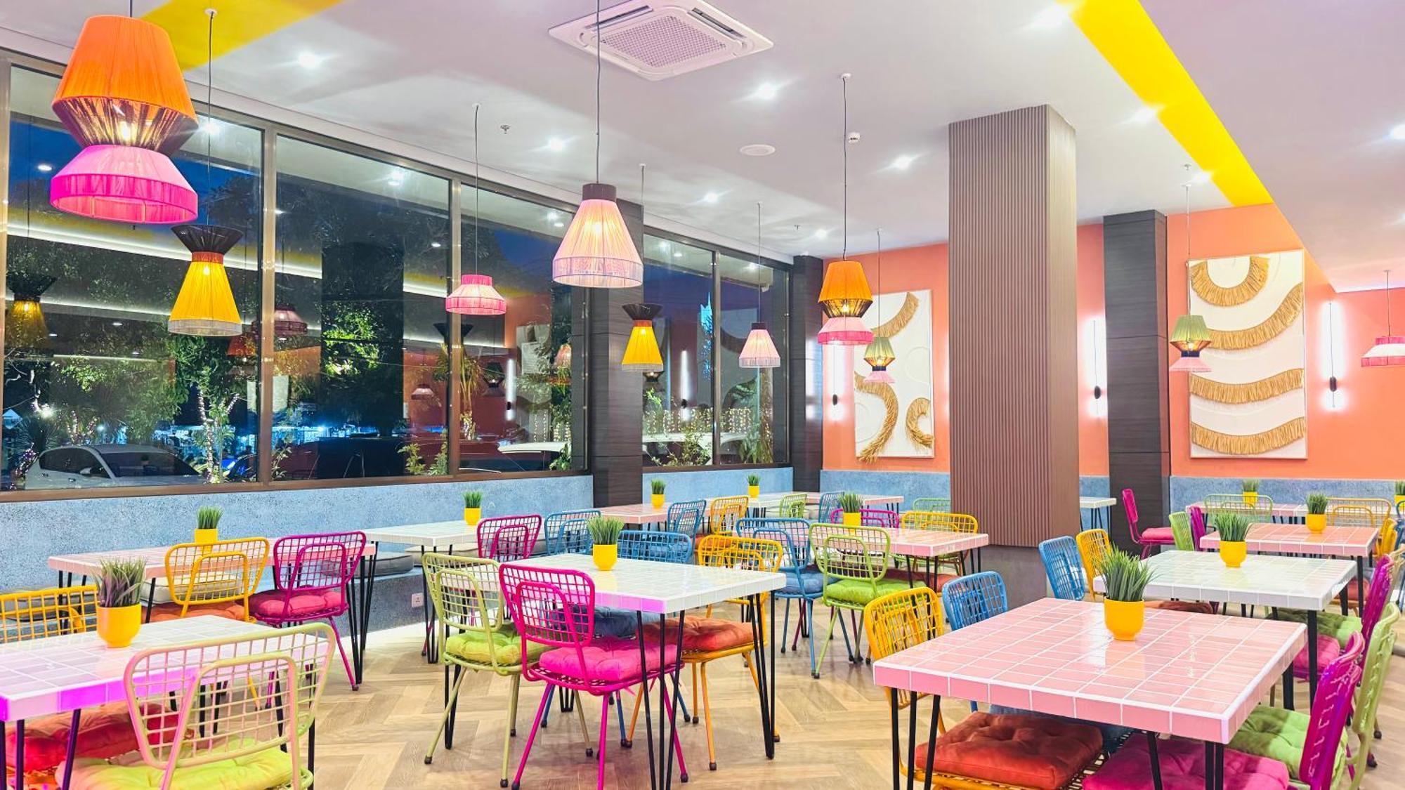 Yellow Bee Resort Cililitan Jakarta Exterior foto
